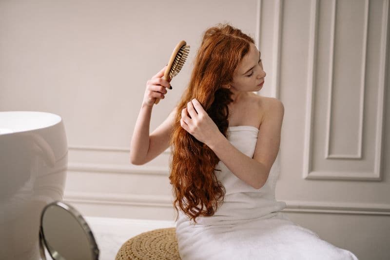 Mujer con cabello saludable